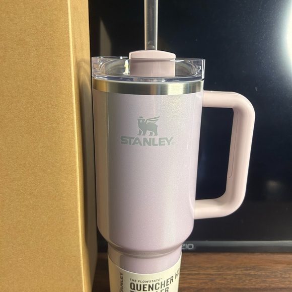 Stanley | Aster 2.0 40 oz Flowstate Quencher H2.0 Tumbler - Picture 2 of 6